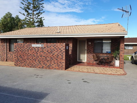 Ocean Beach Chalet 18 - Great Ocean Road Tourism 0