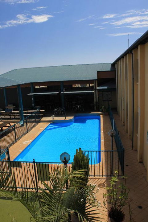 Ningaloo Coral Bay Backpackers - Great Ocean Road Tourism 3