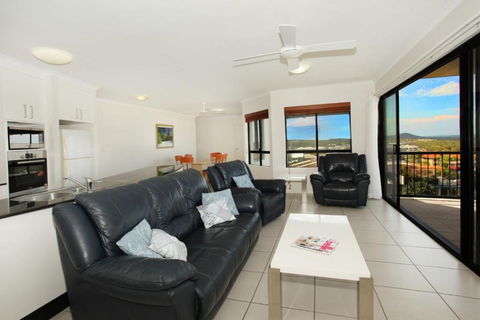 Unit 4 Beaumont Sur Mer 13 15 Pacific Terrace Coolum Beach 400 BOND LINEN SUPPLIED - Great Ocean Road Tourism 4