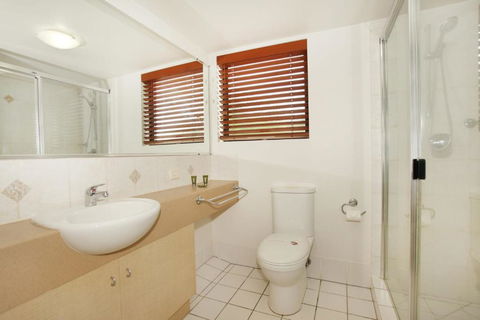 Unit 4 Beaumont Sur Mer 13 15 Pacific Terrace Coolum Beach 400 BOND LINEN SUPPLIED - Great Ocean Road Tourism 2