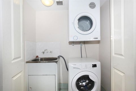 Unit 5 Phoenix Apartments 1736 David Low Way Coolum Beach LINEN INCLUDED 500 Bond - Great Ocean Road Tourism 5