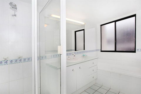 Unit 5 Phoenix Apartments 1736 David Low Way Coolum Beach LINEN INCLUDED 500 Bond - Great Ocean Road Tourism 6
