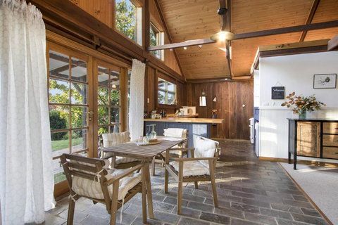 BROWNS COTTAGE - Great Ocean Road Tourism 3