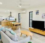 DAYDREAMING Airlie Beach Water views  only 200m to boardwalk.