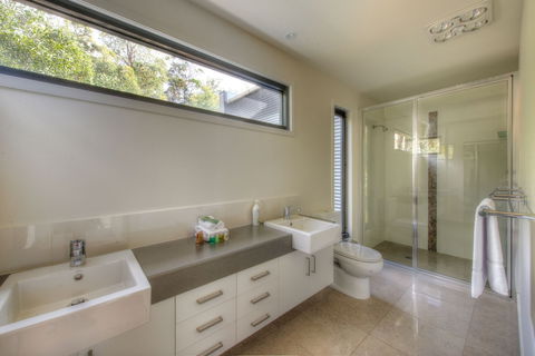 The Bolt Hole - Great Ocean Road Tourism 1