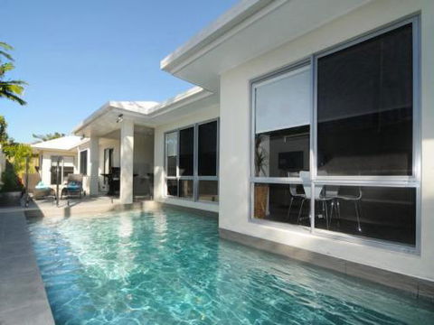 BEACH RETREAT At PALM COVE - Great Ocean Road Tourism 6