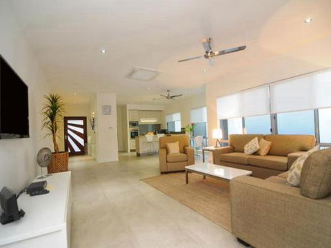 BEACH RETREAT At PALM COVE - Great Ocean Road Tourism 3