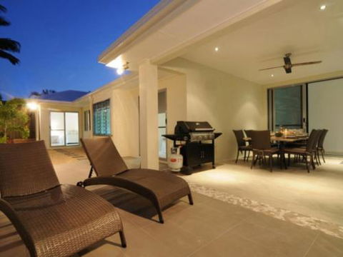 BEACH RETREAT At PALM COVE - Great Ocean Road Tourism 1