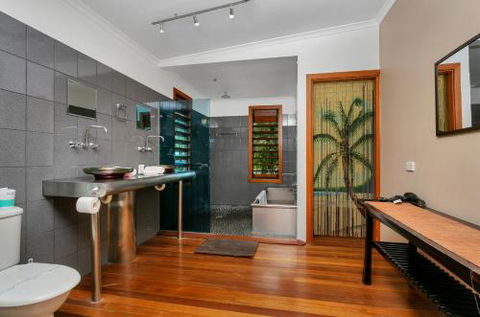 SANTORINIatPALM COVE - Great Ocean Road Tourism 3