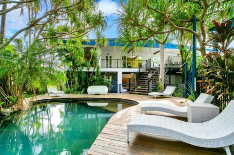 SANTORINIatPALM COVE - Great Ocean Road Tourism 0