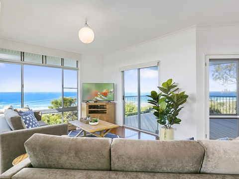 Panoramic Ocean Views In Peregian Beach! 41 Parakeet Cresent - Great Ocean Road Tourism 3
