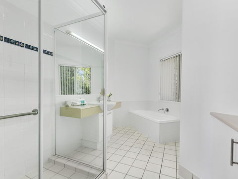 Panoramic Ocean Views In Peregian Beach! 41 Parakeet Cresent - Great Ocean Road Tourism 1