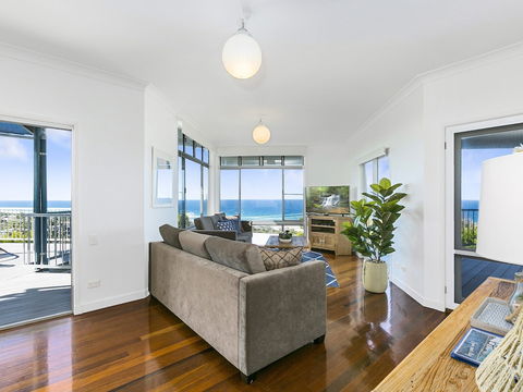 Panoramic Ocean Views In Peregian Beach! 41 Parakeet Cresent - Great Ocean Road Tourism 0