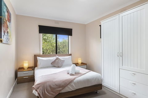 The Gazebo Place - Spacious 4 Bedroom Near Murray River - Great Ocean Road Tourism 5