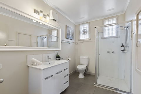 The Gazebo Place - Spacious 4 Bedroom Near Murray River - Great Ocean Road Tourism 4