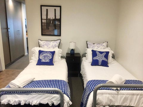 FAMILY ISLAND GETAWAY BEACHFRONT APARTMENT - Great Ocean Road Tourism 2