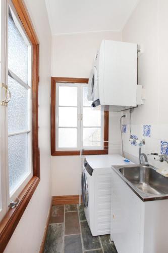 BEACH SHOPS & FABULOUS VACATION HOME! - Great Ocean Road Tourism 5