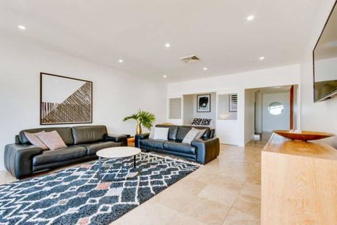 Sapphire Seas Beach House - Great Ocean Road Tourism 0