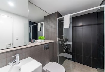 Accommodate Canberra Midnight Apartments - Great Ocean Road Tourism 6