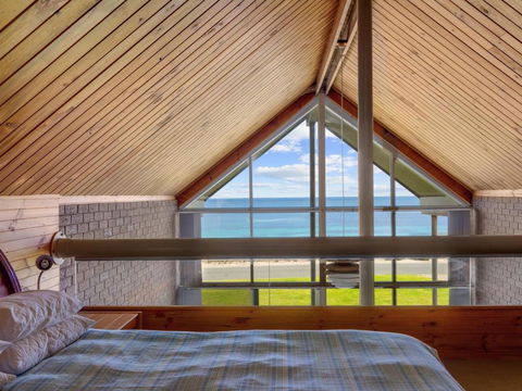 South Beach House 2 11 Gold Coast Drive - Great Ocean Road Tourism 3
