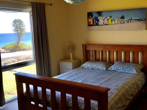 South Beach House 1 12 Gold Coast Drive - Great Ocean Road Tourism 1
