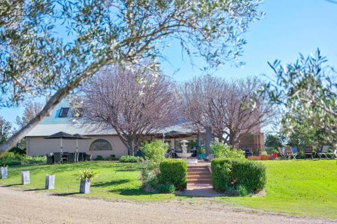 Sandalyn Estate Hunter Valley - Great Ocean Road Tourism 5