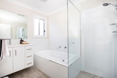 Tranquility Absolute Waterfront Pet Friendly 10 Mins To Hyams Beach - Great Ocean Road Tourism 3