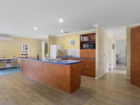 1 Bennett Court - Great Ocean Road Tourism 4
