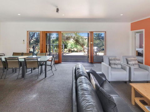 Bungala Cottage 28 Jetty Road - Great Ocean Road Tourism 1