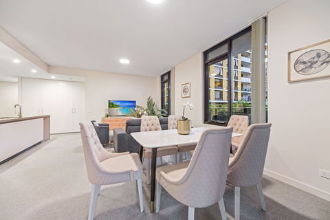HomeHotel Stylish Apt Next To Train & Westfield - Great Ocean Road Tourism 3