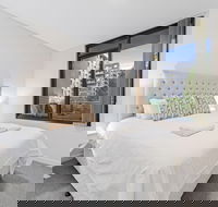 HomeHotel Stylish Apt next to Train  Westfield - Great Ocean Road Tourism