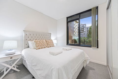 HomeHotel Stylish Apt Next To Train & Westfield - Great Ocean Road Tourism 0