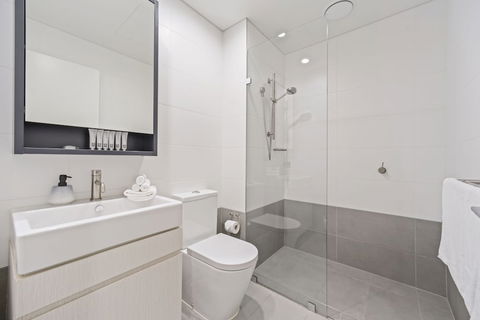 HomeHotel Stylish Apt Next To Train & Westfield - Great Ocean Road Tourism 4