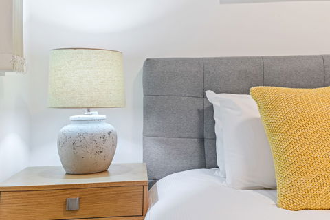 HomeHotel Stylish Apt Next To Train & Westfield - Great Ocean Road Tourism 6