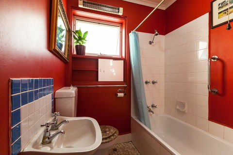 ELEANOR, 1BDR Fitzroy North Apartment - Great Ocean Road Tourism 1