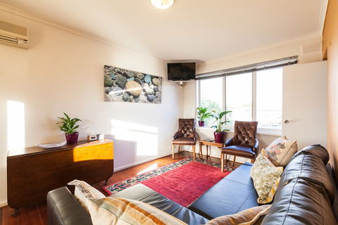 ELEANOR, 1BDR Fitzroy North Apartment - Great Ocean Road Tourism 4