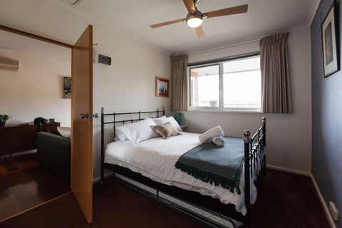 ELEANOR, 1BDR Fitzroy North Apartment - Great Ocean Road Tourism 6