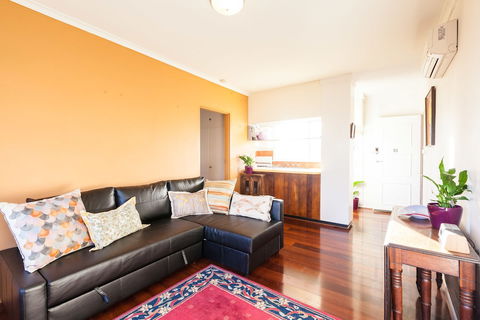 ELEANOR, 1BDR Fitzroy North Apartment - Great Ocean Road Tourism 2