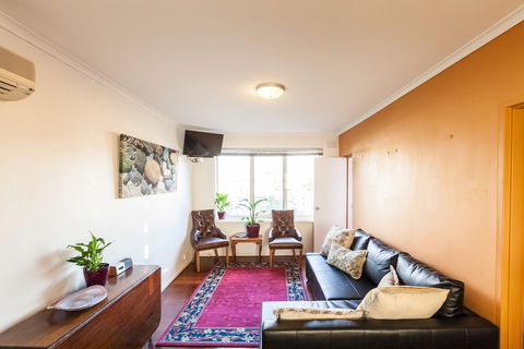 ELEANOR, 1BDR Fitzroy North Apartment - Great Ocean Road Tourism 3