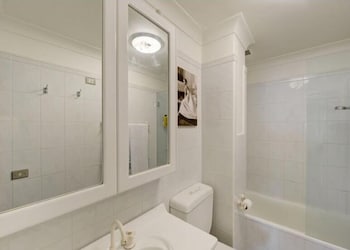 Elegant Waterfront Mosman Bay RAG10 - Great Ocean Road Tourism 5