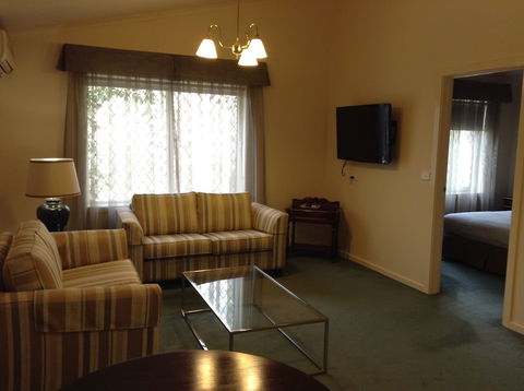 Elizabethan Lodge - Great Ocean Road Tourism 5