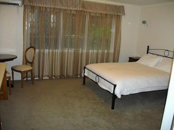 Elizabethan Lodge - Great Ocean Road Tourism 3
