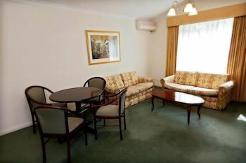 Elizabethan Lodge - Great Ocean Road Tourism 1