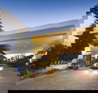 Ramada by Wyndham Diplomat Canberra - Great Ocean Road Tourism