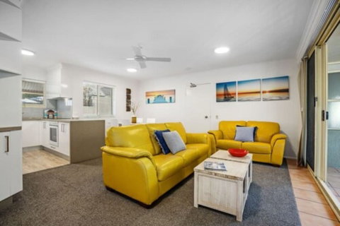 2 Hastings Street - Great Ocean Road Tourism 6