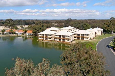 Lakeside Holiday Apartments - Great Ocean Road Tourism 0