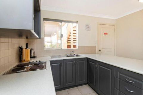 Lakeside Holiday Apartments - Great Ocean Road Tourism 7