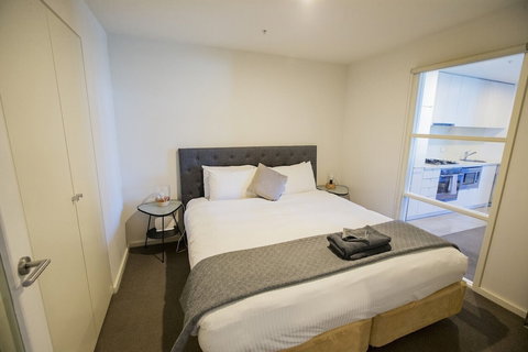 Melbourne Holiday Apartments Flinders Wharf - Great Ocean Road Tourism 6