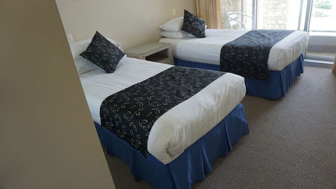 Pacific Surf - Great Ocean Road Tourism 5