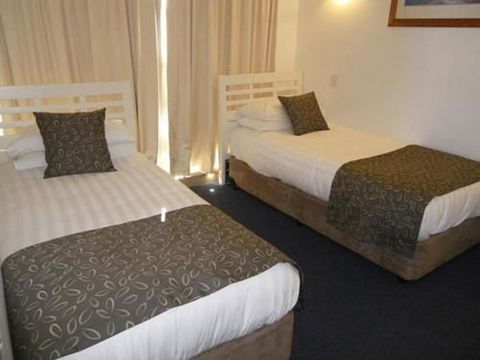 Pacific Surf - Great Ocean Road Tourism 3